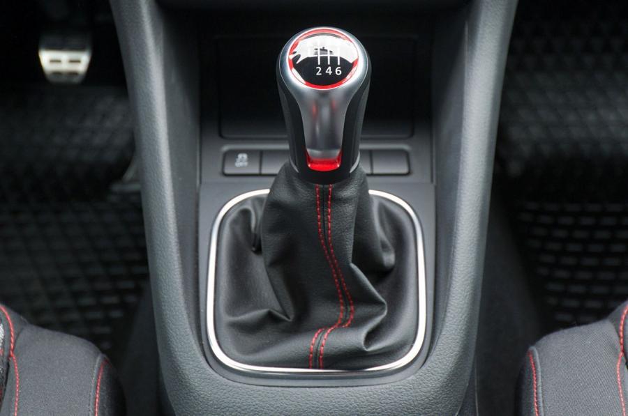  Volkswagen Golf GTi 2012 года  (фото 2 из 48)